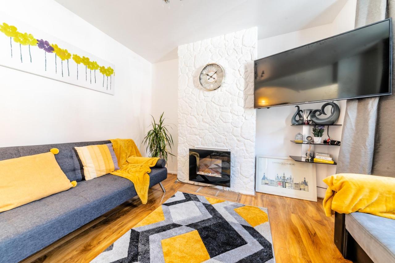 Stylish 3-Bed Terraced House With Wi-Fi Apartment Chatham  Exterior photo