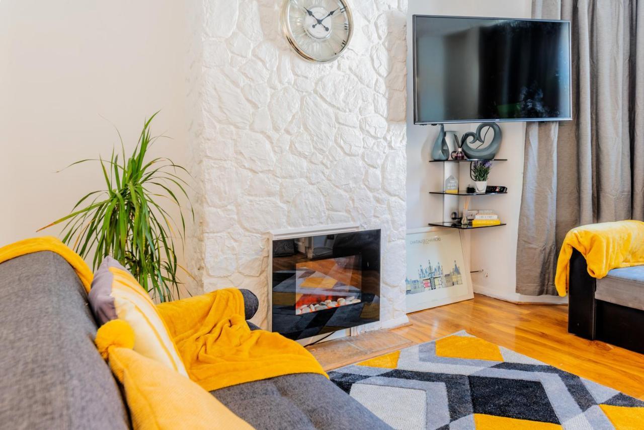 Stylish 3-Bed Terraced House With Wi-Fi Apartment Chatham  Exterior photo