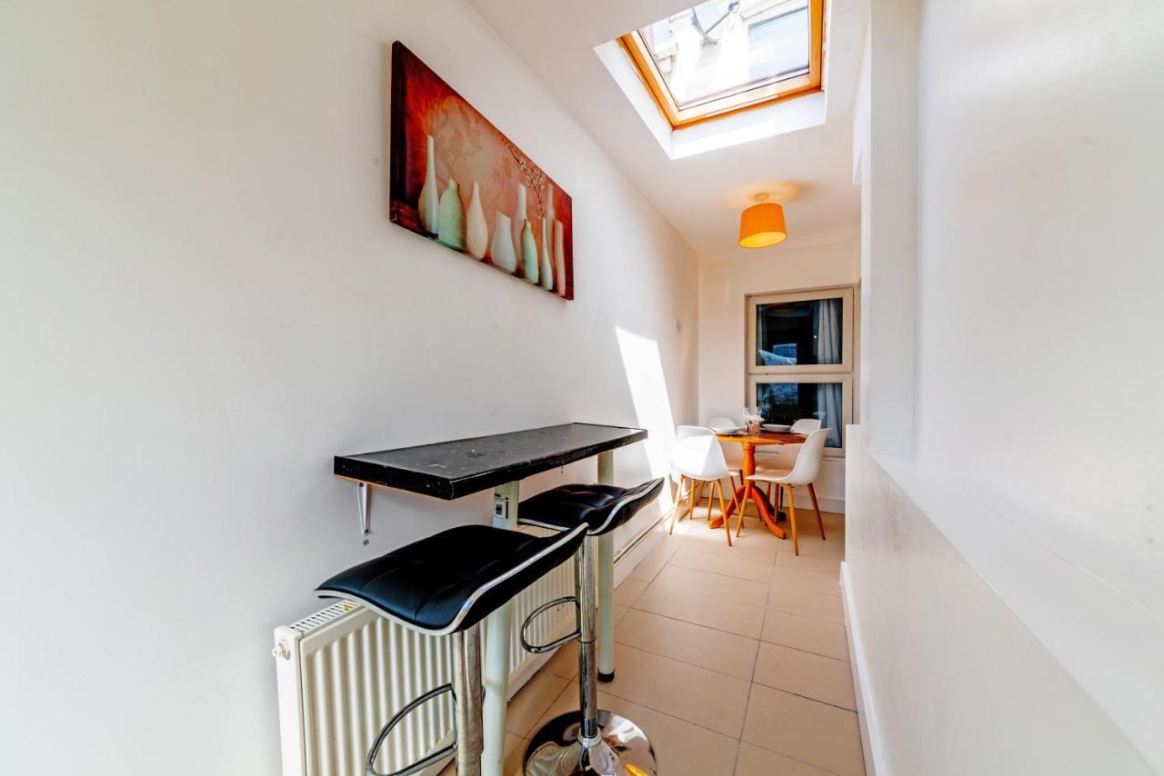 Stylish 3-Bed Terraced House With Wi-Fi Apartment Chatham  Exterior photo
